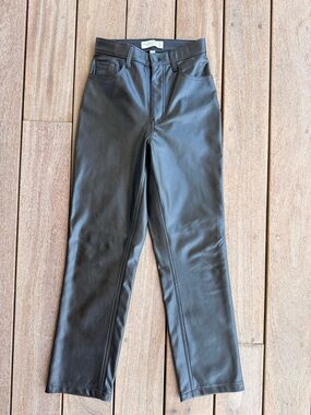 Abercrombie 90’s Straight Ultra High Rise Black Vegan Leather Curve Love Pants